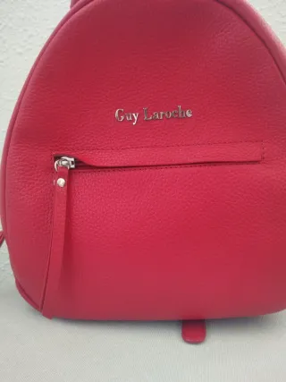 Mochila Guy Laroche roja. PRECIO NEGOCIABLE