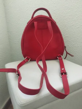 Mochila Guy Laroche roja. PRECIO NEGOCIABLE