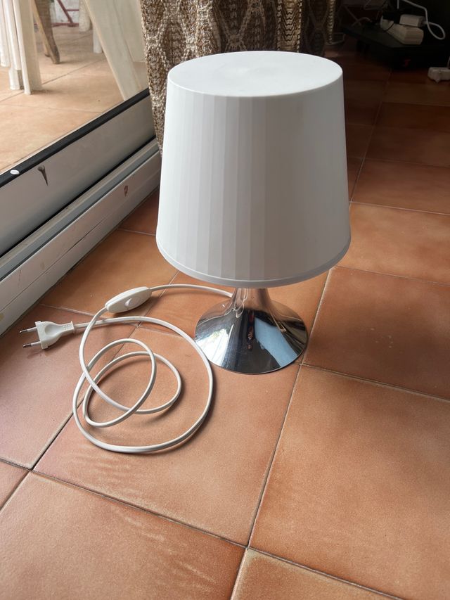 Lámpara de mesa Ikea