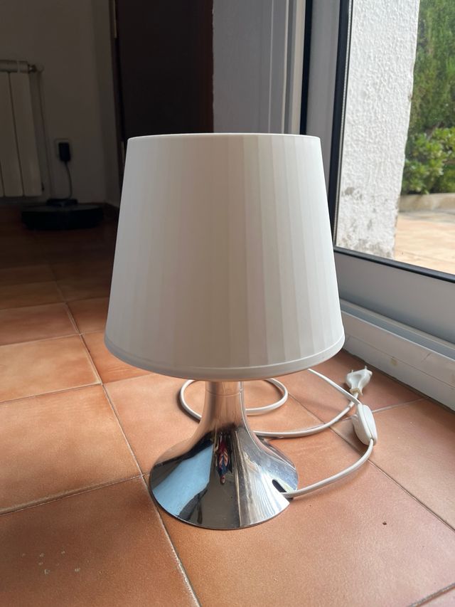 Lámpara de mesa Ikea
