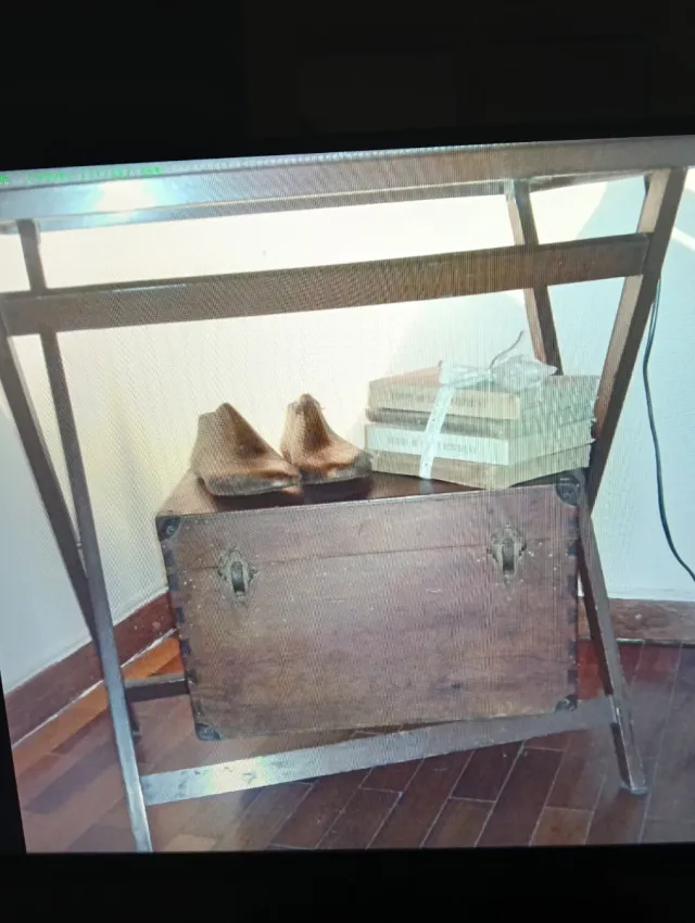 Mesita auxiliar camarera piel y madera