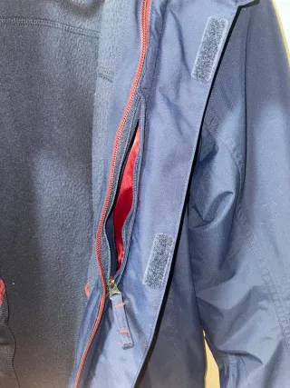 Abrigo Quechua azul con forro polar