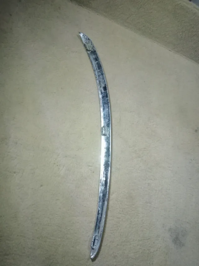 Moldura delantera izquierda Peugeot 407