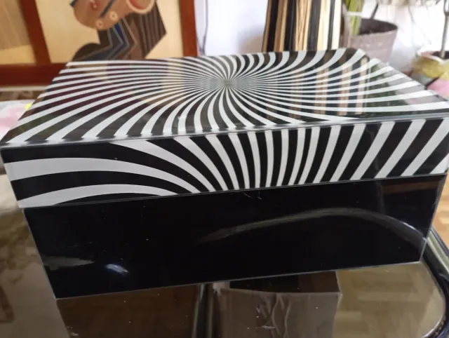 Caja decorativa metacrilato blanco y negro