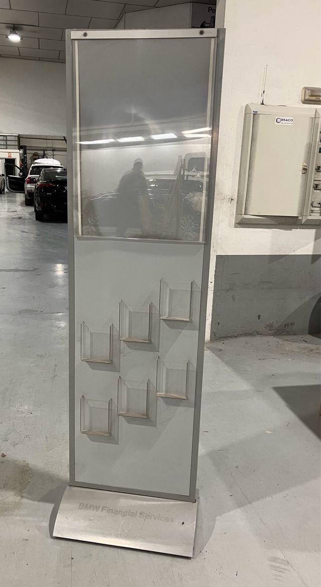 Expositor Trípticos BMW  Folletos