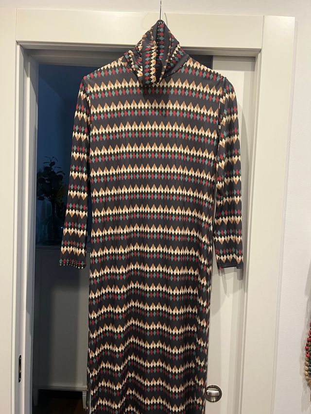 Vestido cuello cisne talla única estampado