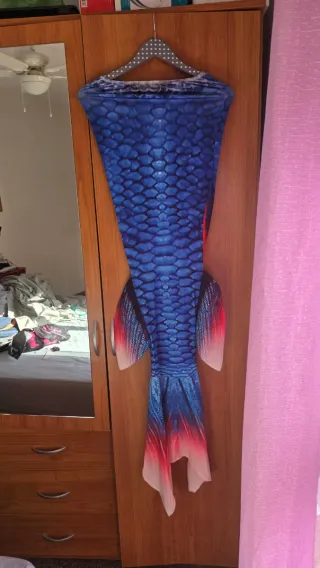 Cola de sirena azul