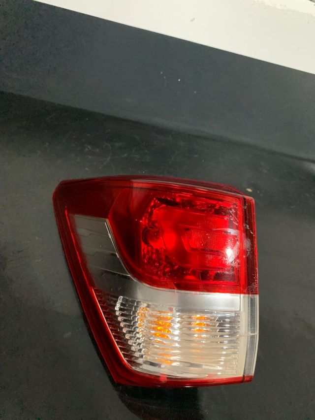 PILOTO TRASERO IZQUIERDO SSANGYONG RODIUS