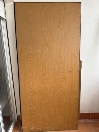 Puerta ANTIOKUPA reforzada con cerradura