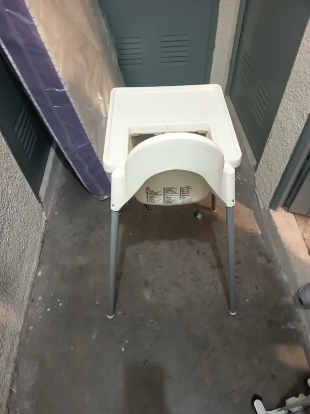 Trona infantil blanca