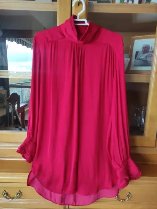 Elegante blusa roja