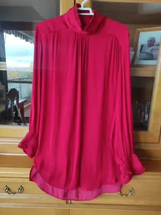 Elegante blusa roja