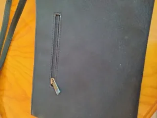 Bolso bandolera negro con abalorios, marca Alehop,