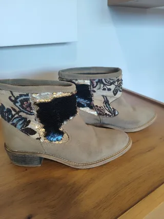 Botines Beige y Dorado Talla 36