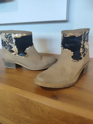 Botines Beige y Dorado Talla 36