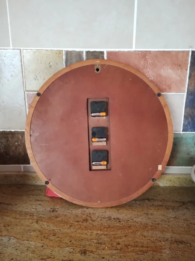 Reloj de pared grande de madera