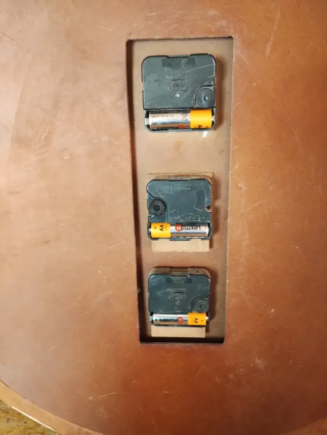 Reloj de pared grande de madera