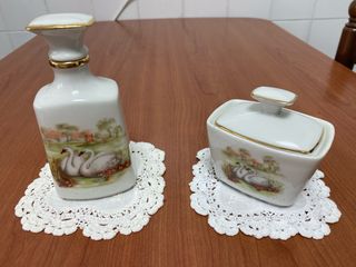 Adornos de porcelana cisnes