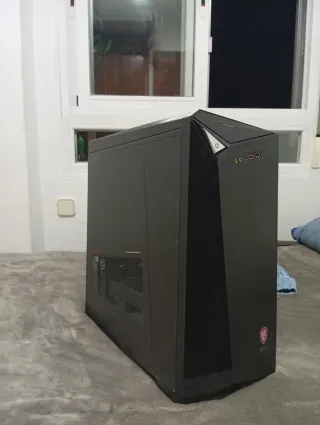 Torre MSI Negra Gaming/Trabajo