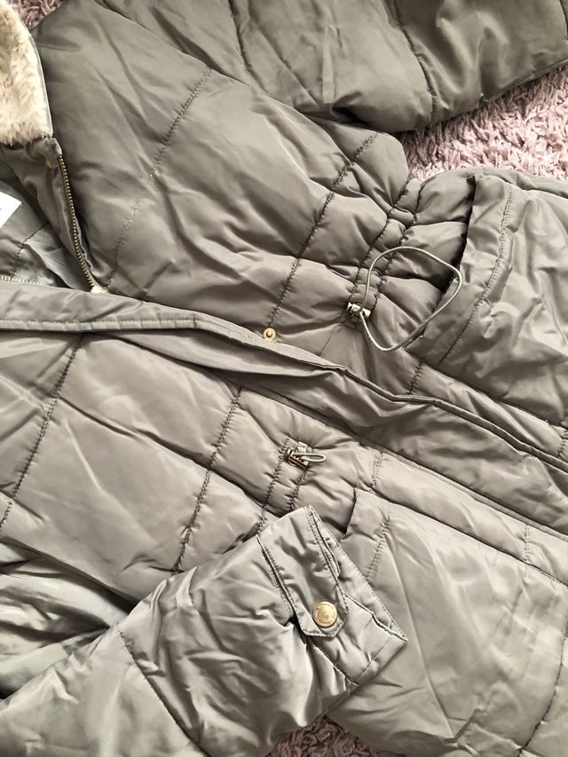 Abrigo acolchado niña verde oliva