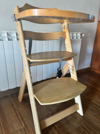Trona de madera para bebé en perfecto estado