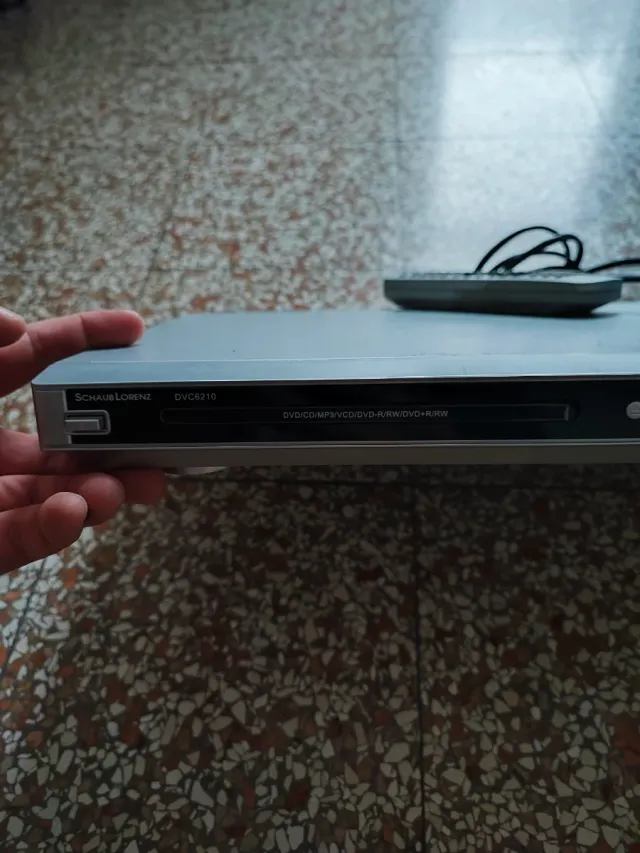 Lettore DVD/MP3 Schaub Lorentz modello DVC6210