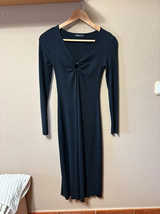 Vestido negro Stradivarius anilla S