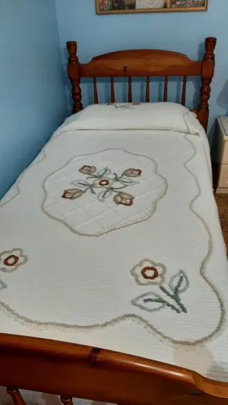 Copriletto singolo panna con fiori