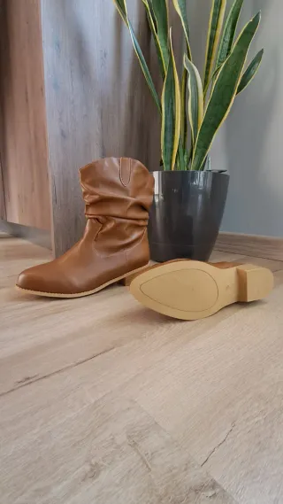 Botas marrones mujer tacón bajo punta redonda