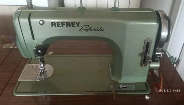 Máquina de coser Refrey Preferida