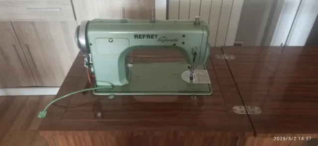 Máquina de coser Refrey Preferida