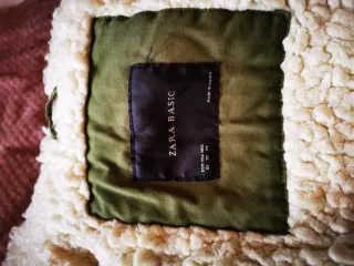 Casaca verde militar con capucha