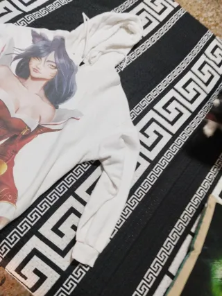 Sudadera con estampado anime