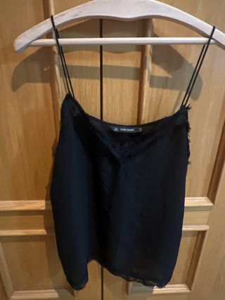 Blusa Zara tirantes encaje negra