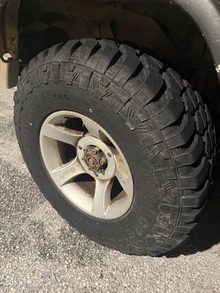 Llantas y neumáticos 4x4 31 pulgadas 95% cambio 35