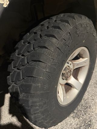 Llantas y neumáticos 4x4 31 pulgadas 95% cambio 35