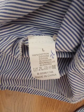 Blusa de rayas azules y blancas