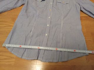 Blusa de rayas azules y blancas