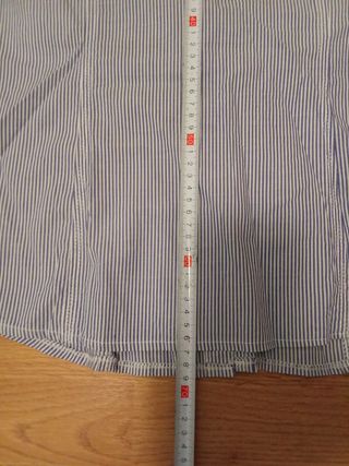 Blusa de rayas azules y blancas