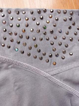 Sudadera gris tachuelas Talla XS