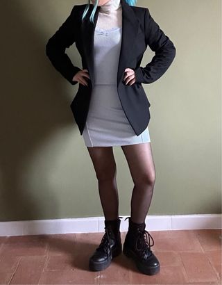 Vestido azul de tirantes con encaje