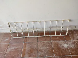 Rejas metálicas blancas