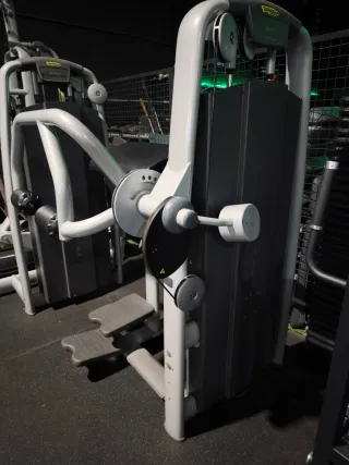 Máquina Glúteo Technogym