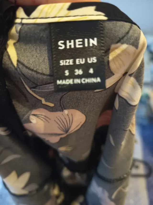 Vestido estampado floral negro