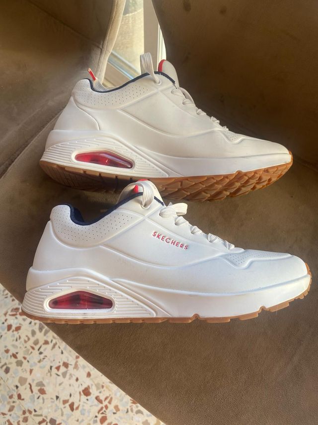 Zapatillas Skechers Blancas y Rojas