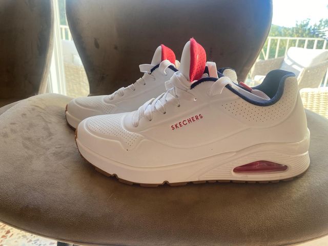Zapatillas Skechers Blancas y Rojas
