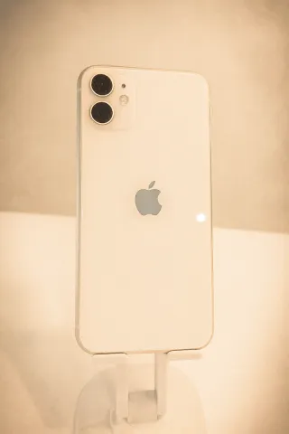 iPhone 11 128GB • Reacondicionado (0usos)