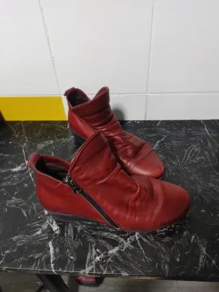 Botines burdeos de piel. Paula Urban