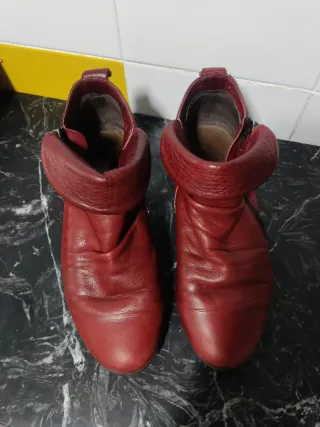 Botines burdeos de piel. Paula Urban