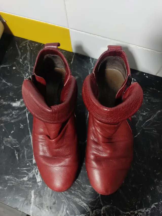 Botines burdeos de piel. Paula Urban